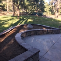 1822 Stone Seat Wall Around Flower Bed with Caps
